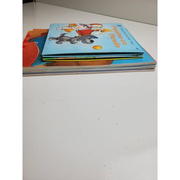 Mixed Lot of 8 Children's Soft & Hardcover Scholastic Reader Story Books - Picture 4 of 5